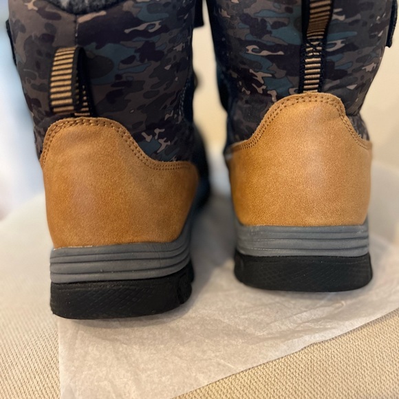 Boys snow / hiking boots - Picture 2 of 4